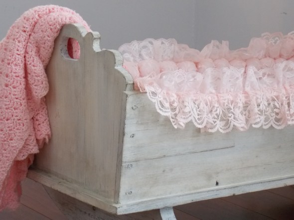 antique baby cradle 011