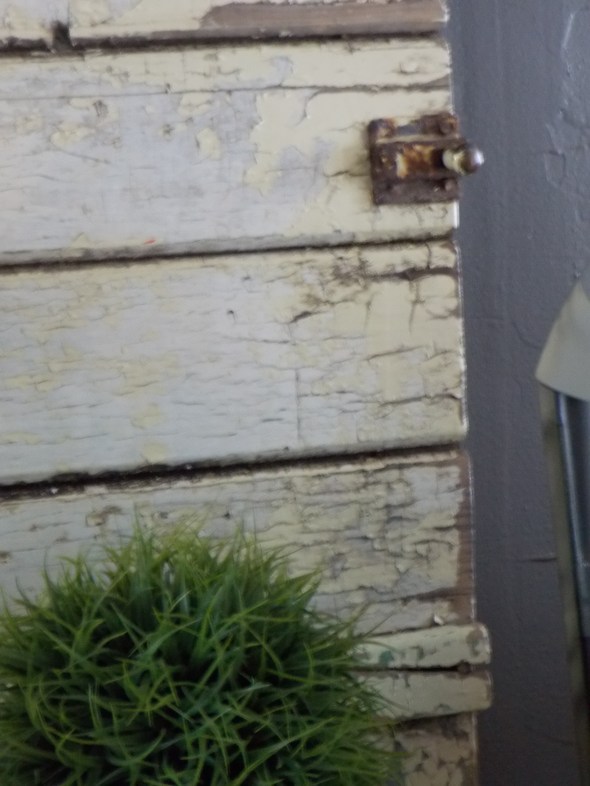 chippy door bergere chest and primitive coffee table 012