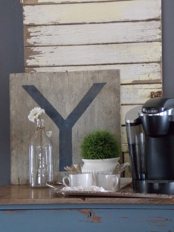 chippy door bergere chest and primitive coffee table 022